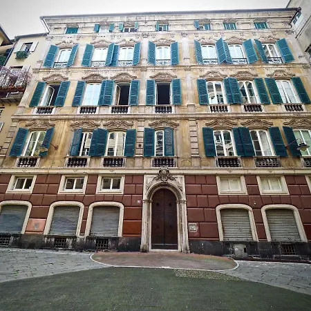 Reggia San Lorenzo Di Fronte Alla Cattedrale *